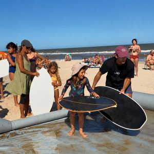 Clases de Skimboard en Arenas del Pinar. La Ola Skimboard