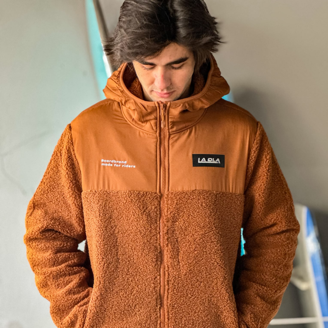 Rider con campera La Ola de corderoy naranja